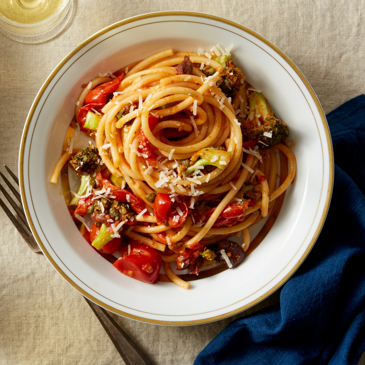 Bucatini & Tomato Sauce with Roasted Broccoli